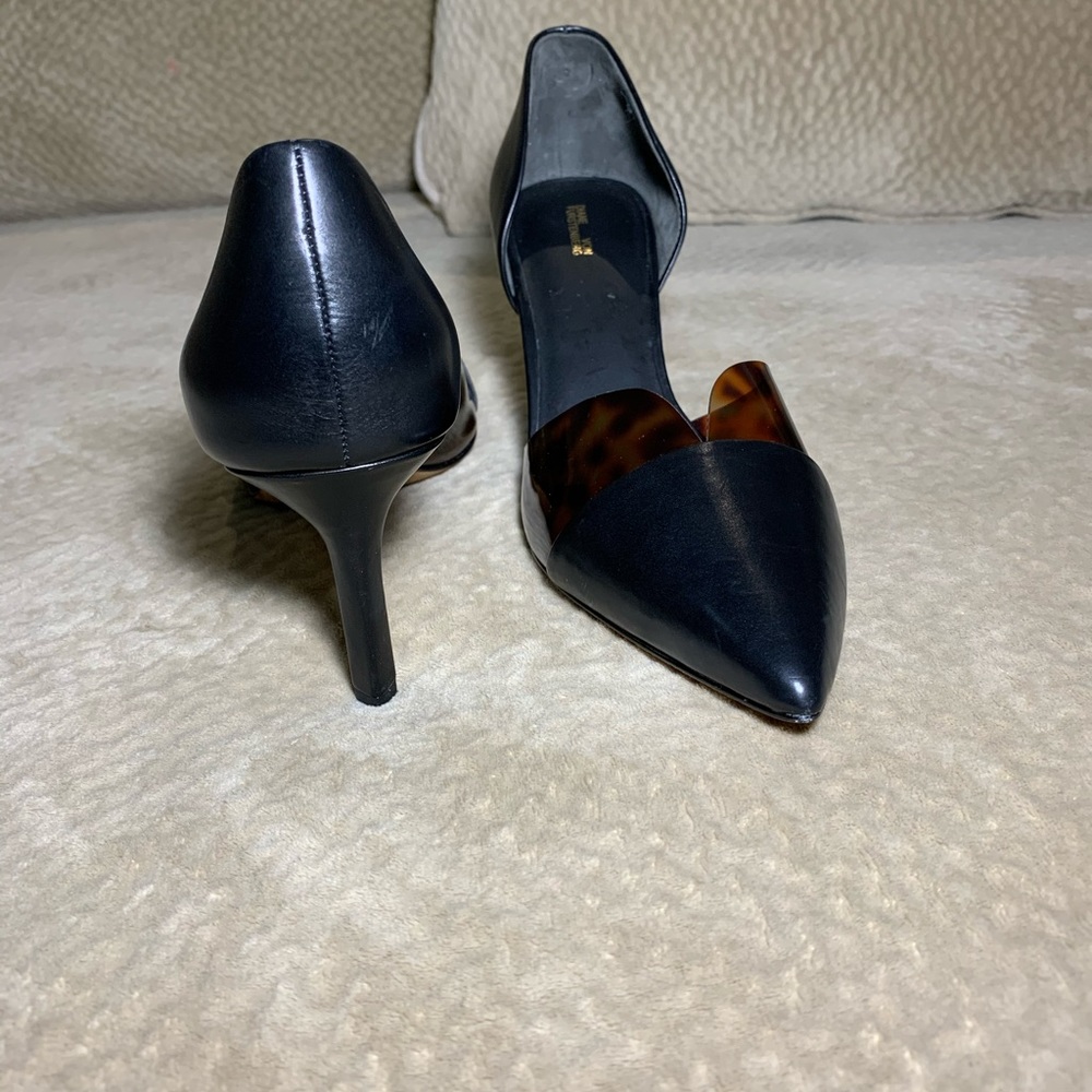 Diane Von Furstenberg black pointed toe pumps